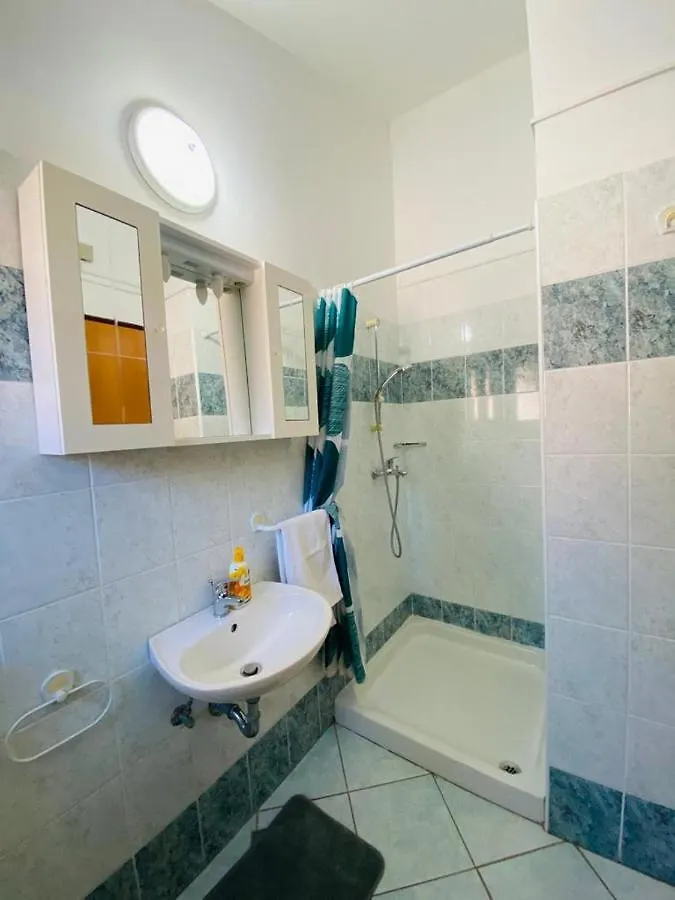 Trapan Apartment 풀라